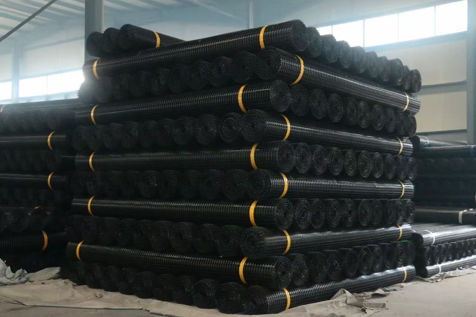 深入解析土工材料在软基处理与边坡防护中的选型标准与场景适配思路