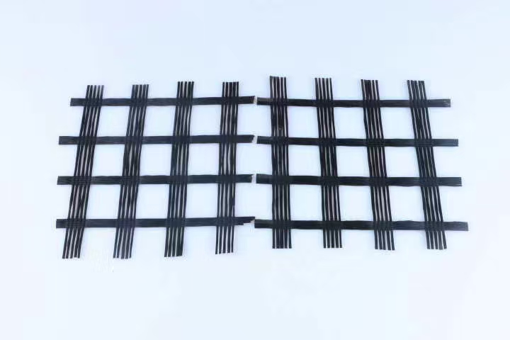 土工材料选型避坑：知名钢塑复合土工格栅供应商的产品优势与应用场景解析，肥城联谊工程塑料值得参考